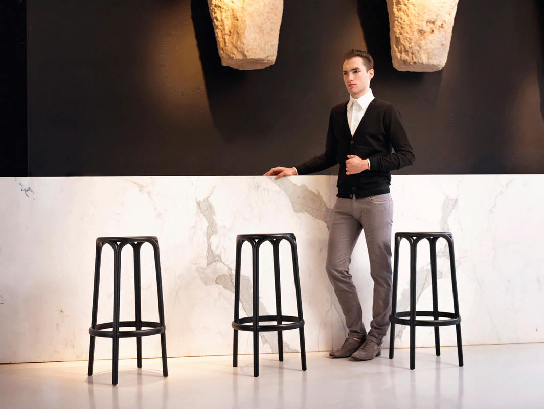 brooklyn-bar-stool-black-vondom-core-furniture-lifestyle-1
