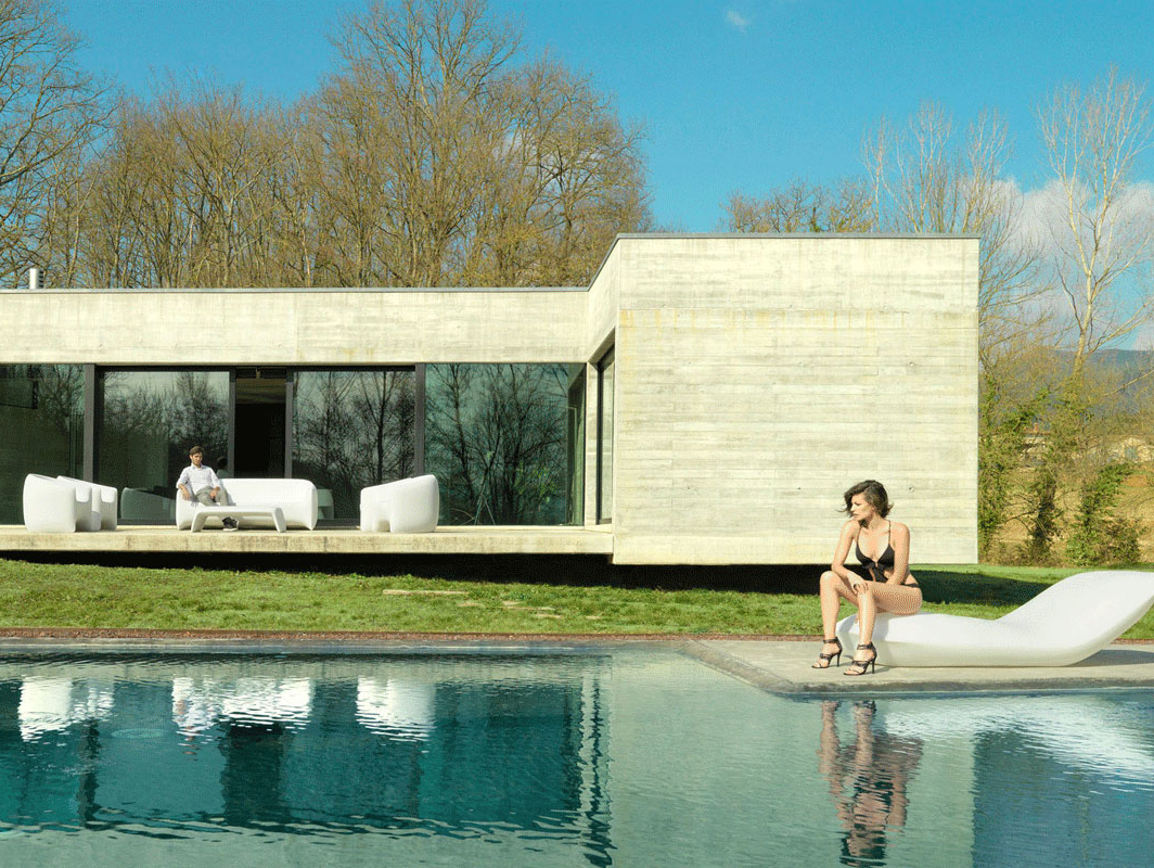 pillow-vondom-core-furniture-lifestyle-1