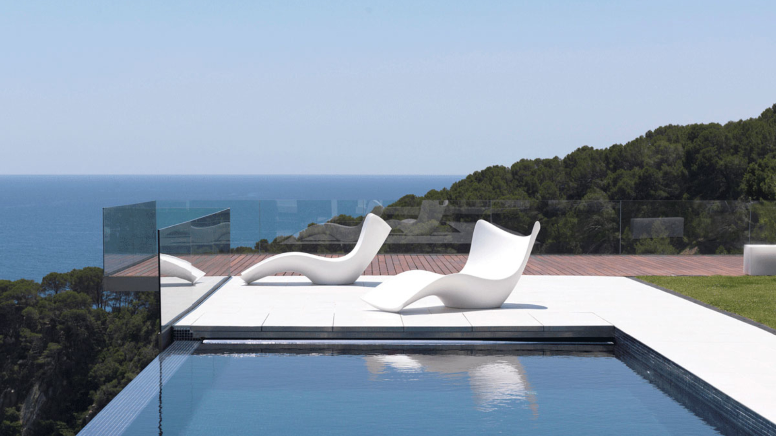 surfsunchaise-vondom-core-furniture-lifestyle-5