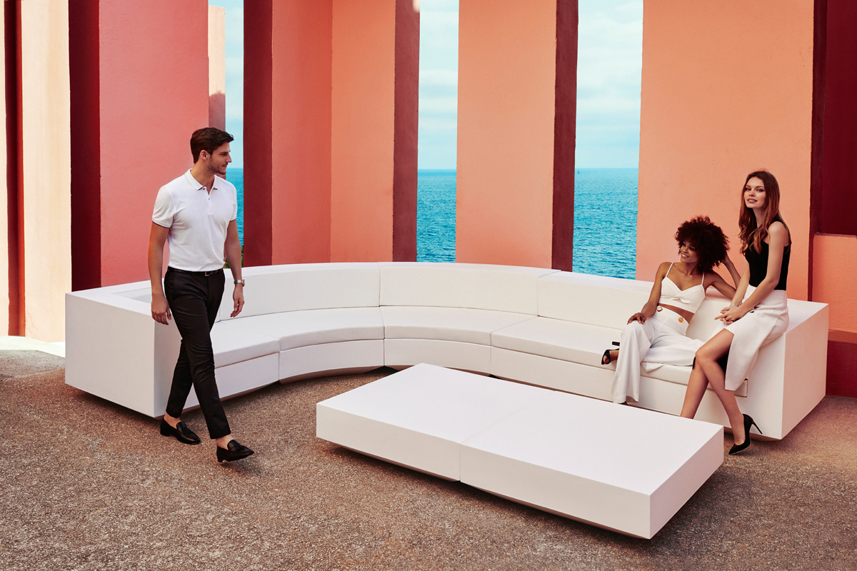 vela-curved-seating-white-vondom-core-furniture-lifestyle-2