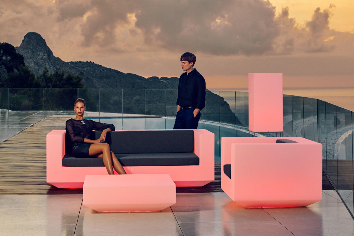 vela-lounge-chair-vondom-core-furniture-lifestyle-6