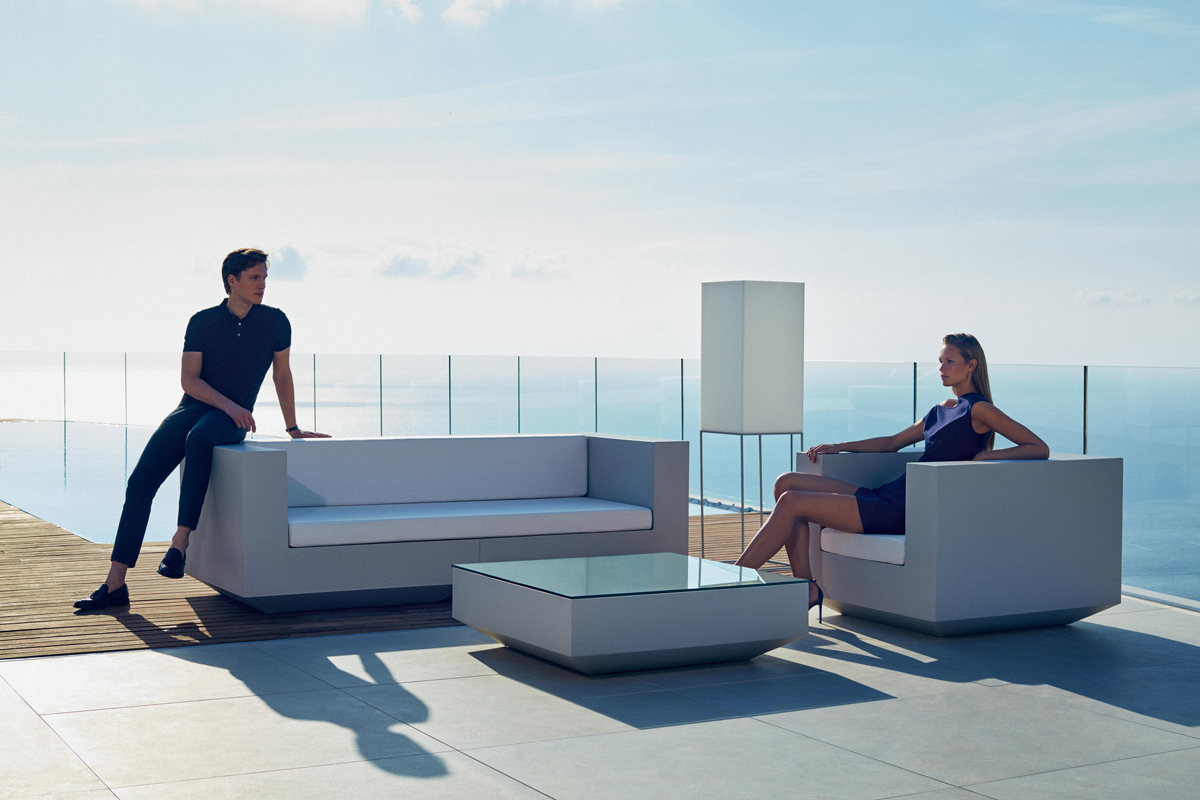 vela-sofa-steel-vondom-core-furniture-lifetyle-1