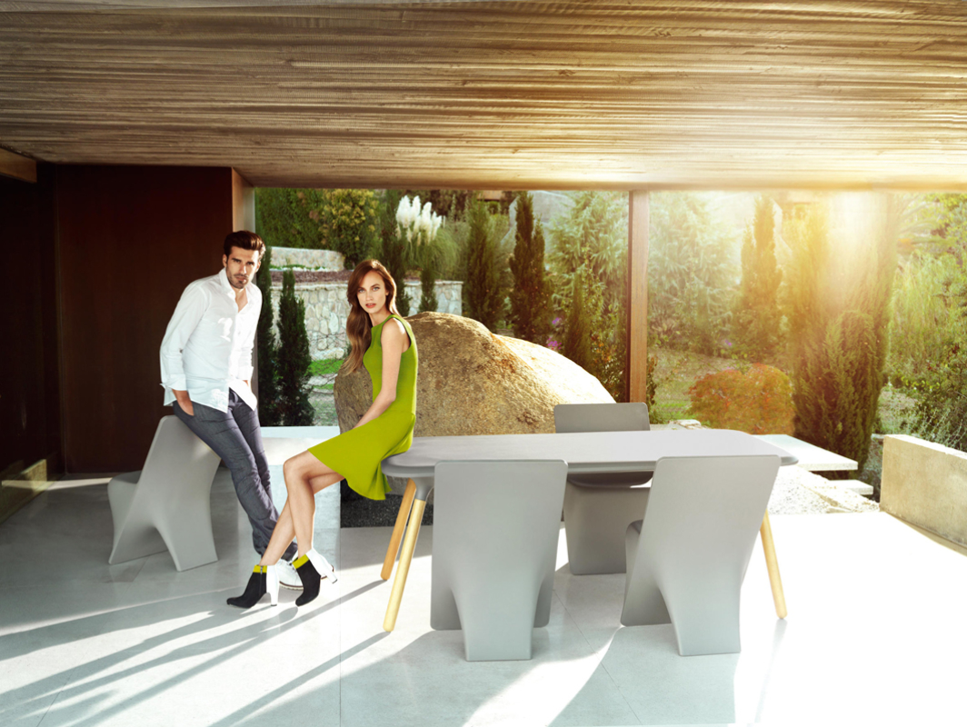 sloo-dining-chair-white-vondom-core-furniture-lifestyle-4
