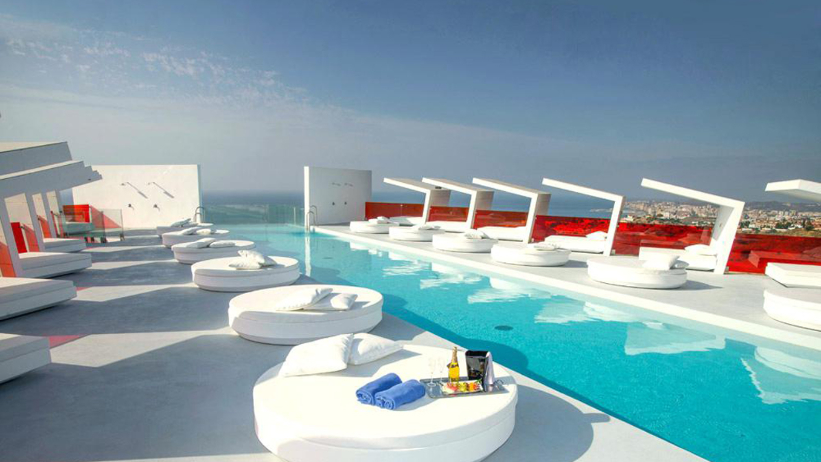 vela-round-daybed-vondom-core-furniture-lifestyle-1