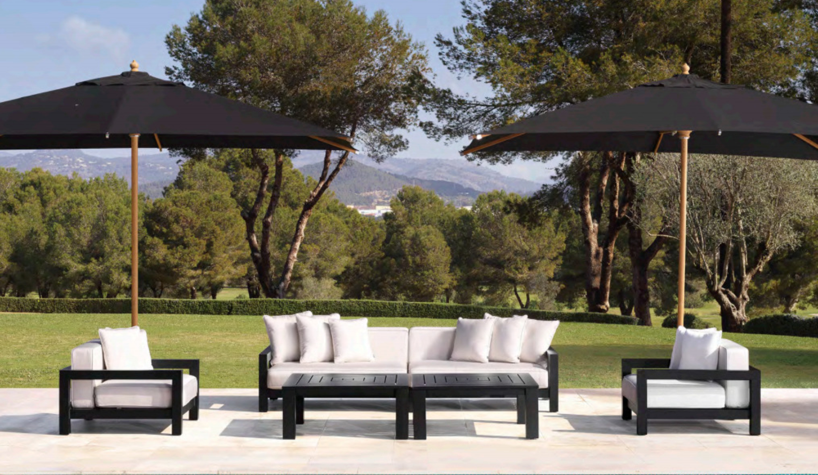 eichholtz_sofa_cap_antibes_outdoor_black_lifestyle_2_corefurntiure_online