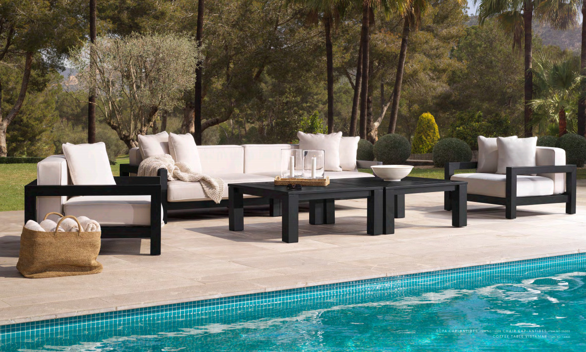 eichholtz_sofa_cap_antibes_outdoor_black_lifestyle_corefurntiure_online