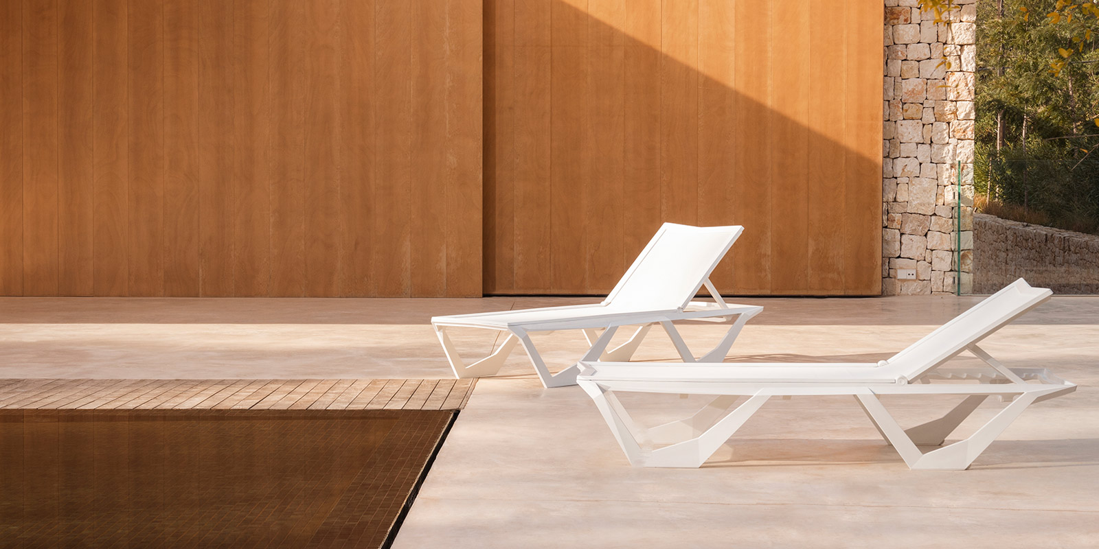 SUN-BED-SUN-LOUNGER-DESIGN-KARIM-RASHID-MODERN-STACKABLE-CANVAS-BLACK-WHITE-VONDOM-3