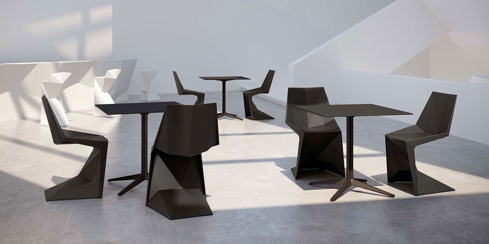 vondom_vertex_dining_chair_lifestyle_2_corefurniture_online