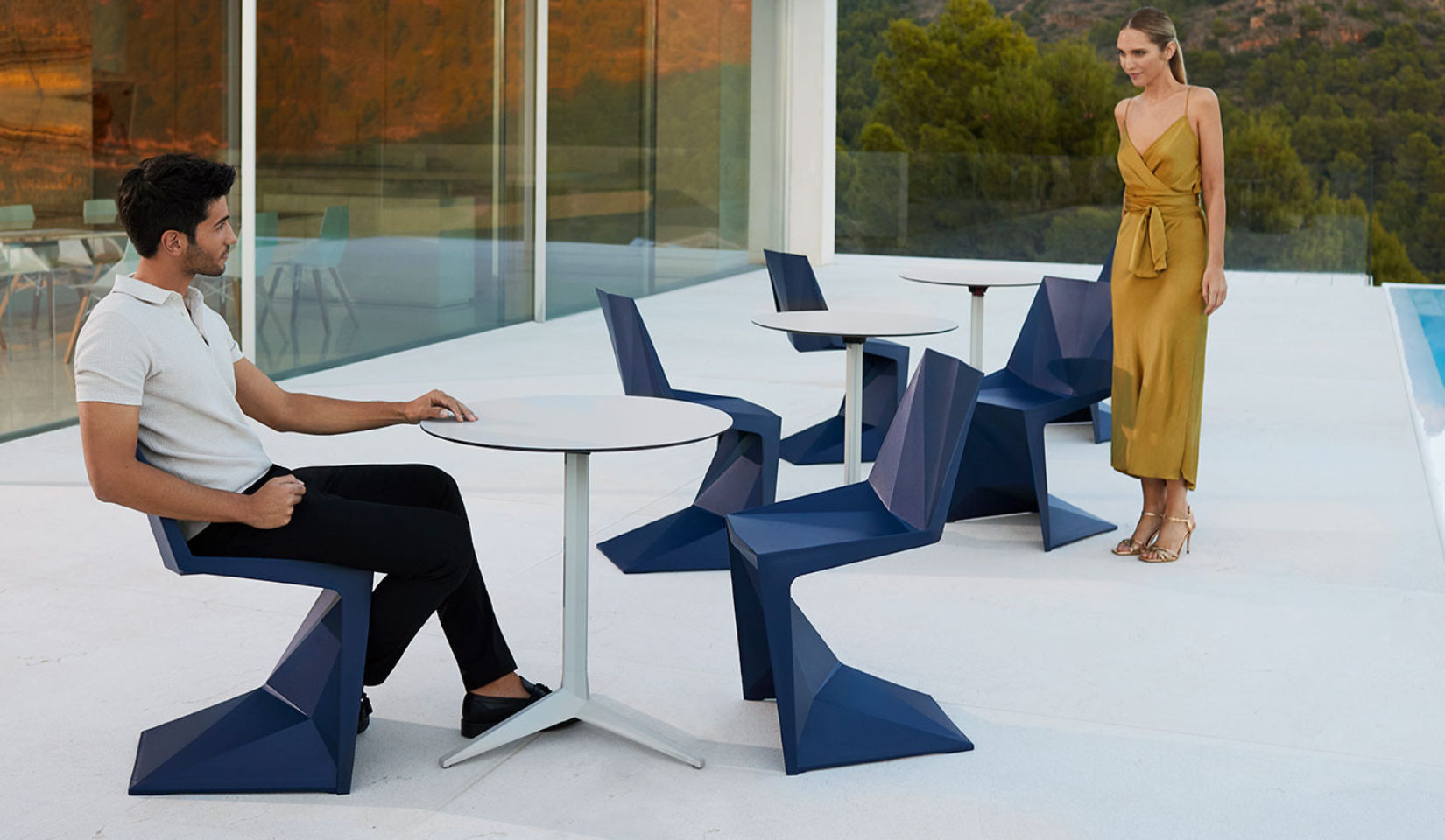 vondom_vertex_dining_chair_lifestyle_4_corefurniture_online