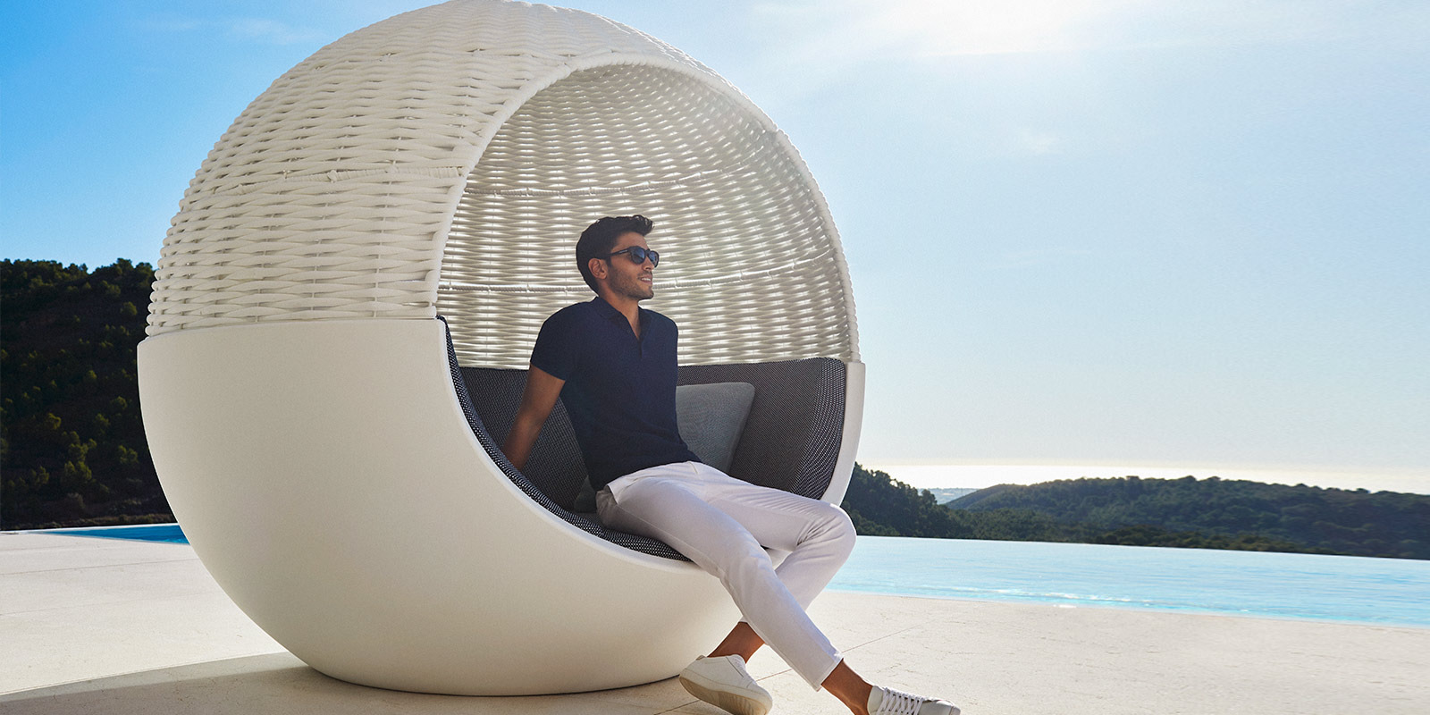 vondom_ulm_moon_daybed_lifestyle_3_corefurniture_online
