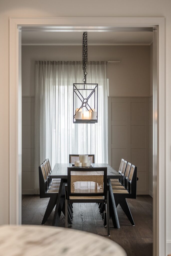 Chic Simplicity with Eichholtz lighting