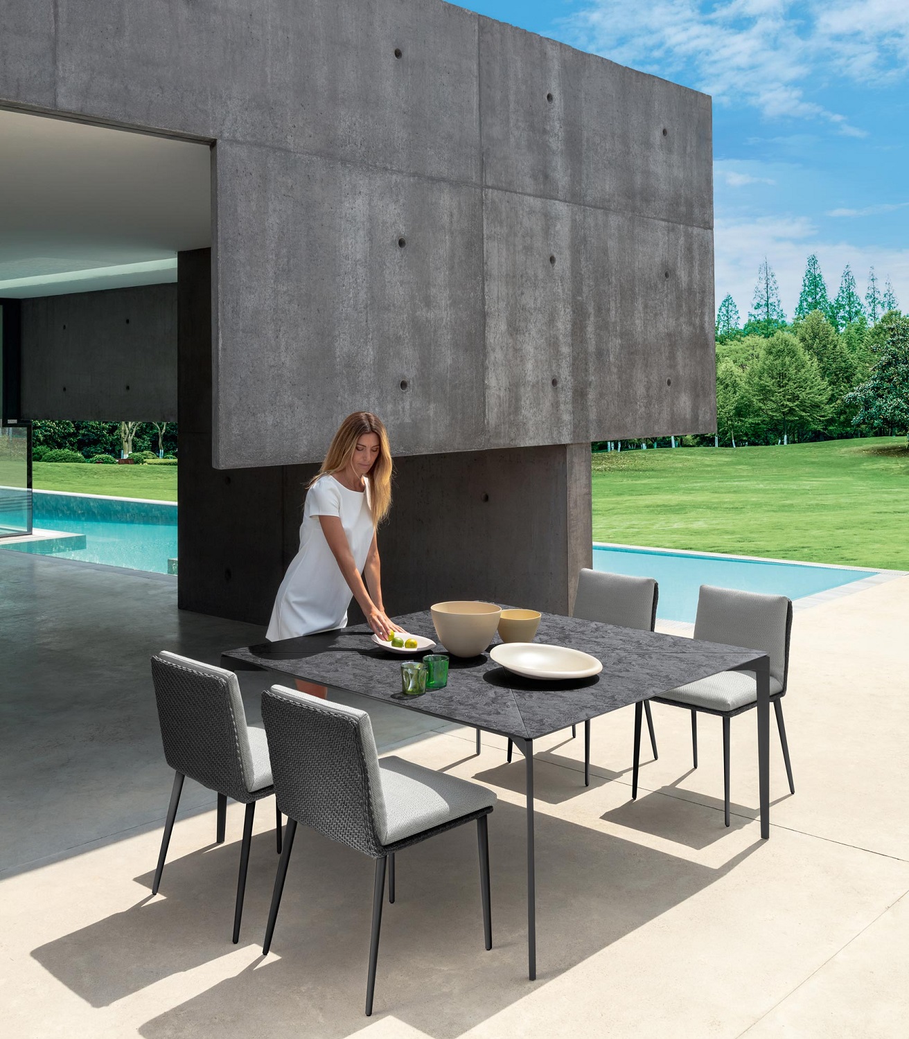 talenti_leaf_dining_table_lifestyle_4_150_150_corefurniture_online